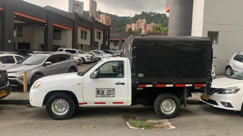 Mazda BT-50 2.2 cabina sencilla estaca 4x2