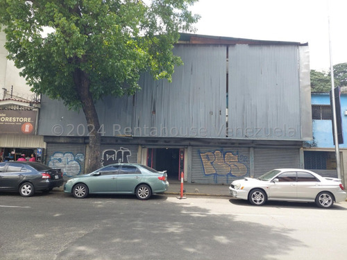 Local Comercial  De 741m² En Alquiler En Av Casanova Mls #24-19448 Mr