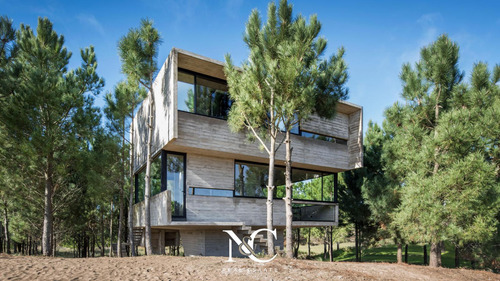 Casa En Venta En Costa Esmeralda, A Metros Del Mar
