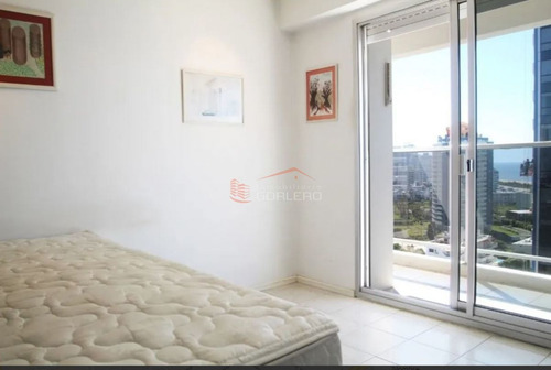 Imagen 8 de 13 de Apartamento En Punta Del Este, A Poca Distancia De La Playa Brava, Excelente Construcción,muy Luminoso, Con Servicios.