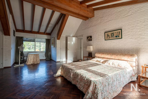 Casa En Venta En Barrio Golf, Superficie De Terreno: 4000 M2, Superficie Edificada: 557 M2