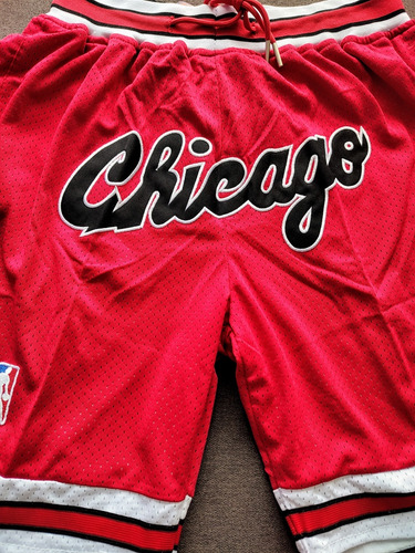 Imagen 3 de 10 de Short Bermuda Basquet Chicago Bulls Champions Black Edition