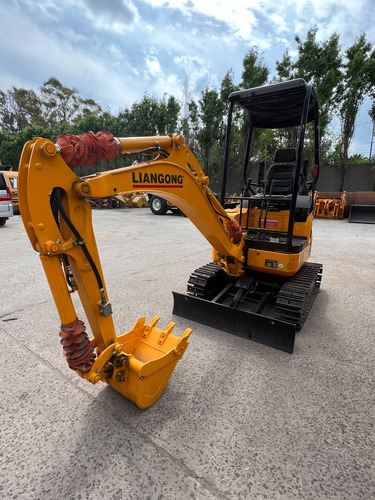 Excavadora Liangong R302 Motor Kubota 1600kg