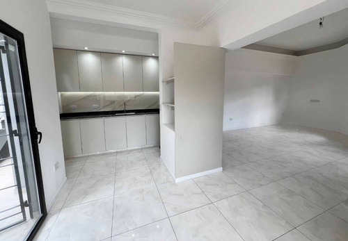 Casa 3 Amb Reciclada Con Terraza Y Quincho-permuta