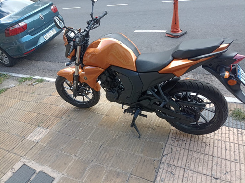 Moto Recién Remodelada Estéticamente Sin Daños En El Motor