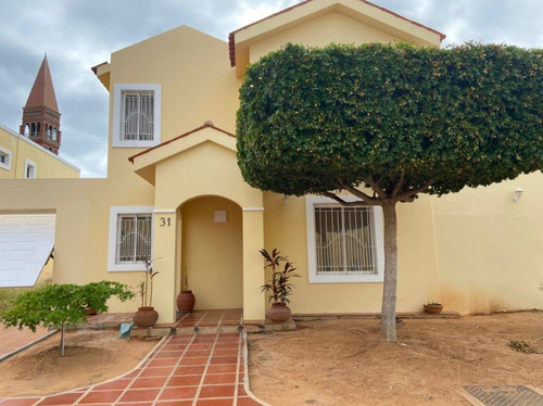 Imagen 2 de 8 de Townhouse En Venta En Milagro Norte Maracaibo Api 2384
