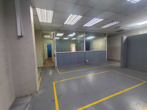 Local Comercial Amplio, 2 Entradas Disponible (108098)
