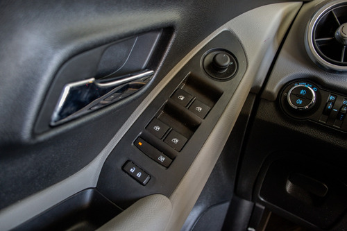 Imagen 7 de 18 de Chevrolet Tracker 2015 1.8 Ltz Fwd Mt 140cv Pfa