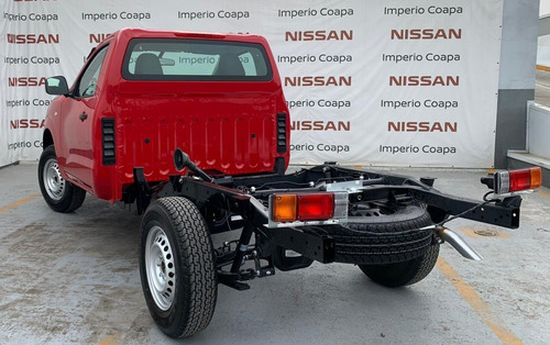 Imagen 4 de 10 de Nissan Np300 Chasis Cab Sin Aire 2022
