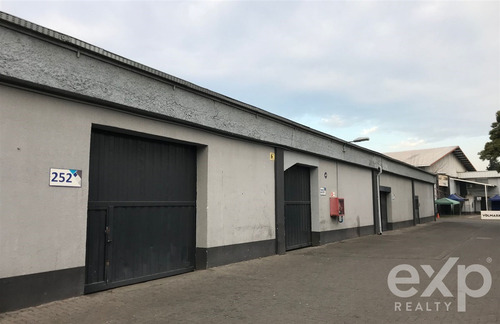 Arriendo Bodega De 600 M2 Con Oficina De 131 M2 En Macul