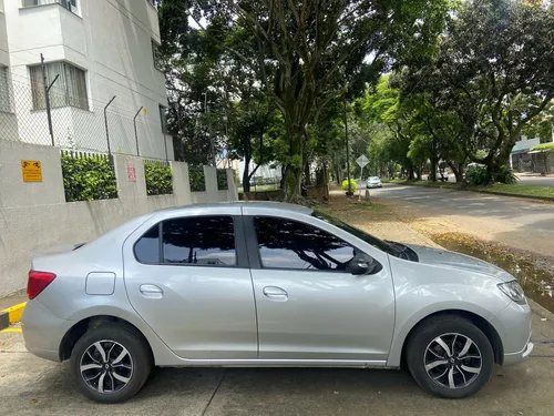 Renault Logan 1.6 Privilege / Intens