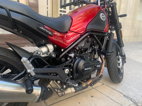 Benelli Leoncino 500 Inmaculada, Titular, Accesorios