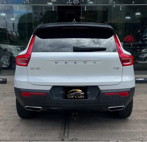 Volvo XC40 2.0 T4 R DESIGN