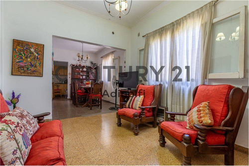 Imagen 2 de 21 de 138 E/ 517 Y 518 - Venta De Casa En Ph Al Frente De 2 Dormitorios