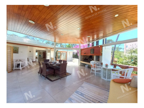 Imagen 14 de 30 de Vende Y Alquila Gran Casa De 5 Dormitorios En Playa Mansa, Punta Del Este