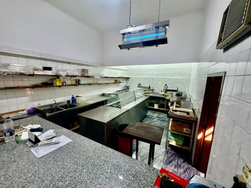 Se Alquila Local Comercial Con Fondo De Comercio!!. (villa Lugano)