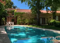 Comprar Chalet De 3 Suites + Dependencia En Venta, Zona Residencial