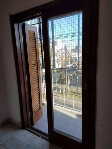 Amplio Departamento 3 Ambientes Con Balcon En Excelente Estado Y Ubicacion!