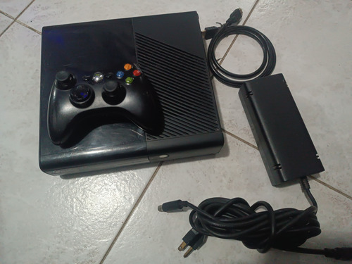 Consola Xbox 360 Slim Negra Usada