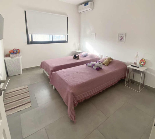 Venta De Excelente Casa. Barrio Santa Elena, Pilar Del Este