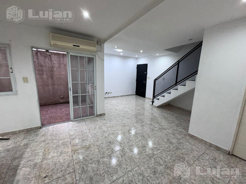 Cañada De Gómez Al 1700. Ph En Dúplex De 3 Amb Con Patio Y Dos Baños.
