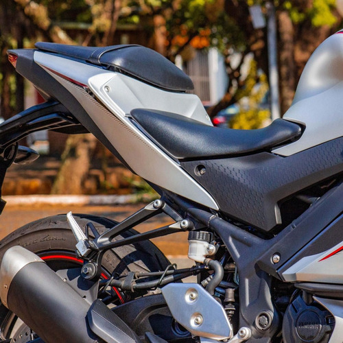 Imagem 3 de 10 de Moto Yamaha Yzf R3 Prata Ano 2021 Com Baixo Km
