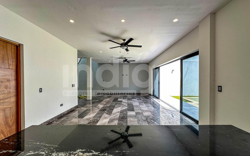 Casa En Venta En Mérida En Privada Soluna, Temozón Norte