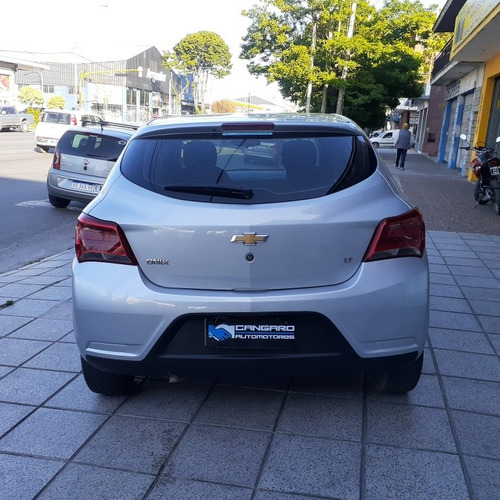 Imagen 6 de 15 de Chevrolet Onix 2018 1.4 Lt 98cv