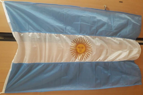 Imagen 1 de 2 de Bandera Argentina 60x90 Cm  Tiras Y Sol De 16cm Sin Costura