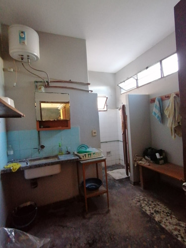 Local En Venta En Camino Maldonado. Con Oficina Y Vestuario