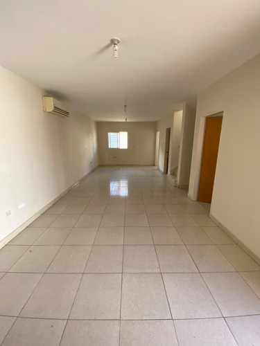 Imagen 8 de 9 de En Venta Lindo Townhouse En Res. Los Girasoles 04128676886