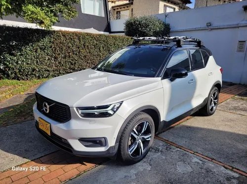 Volvo XC40 2.0 T4 R-DESIGN