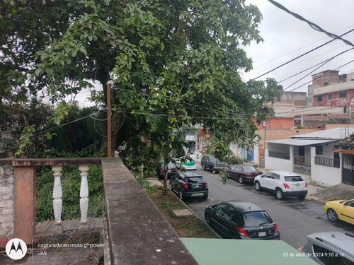 Edificio Con 2 Departamentos De 2 Niveles Y Un Local En La Colonia Ferrer Guardia.