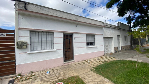 Casa 2 Dormitorios En Mateo Cortes Esq. Eusebio Vidal Flor De Maroñas $20000