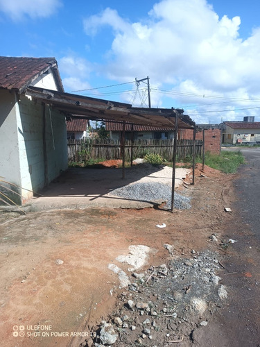 Vende-se Casa 2qts Sala Cozinha Banheiro.