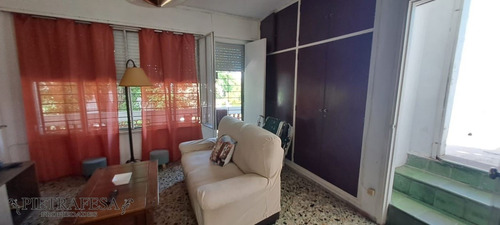 Ph En Venta Con Renta, 2 Dormitorios, 1 Baño Y Patio-buceo