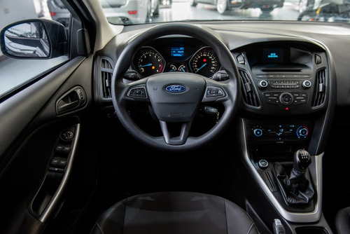 Imagen 13 de 15 de Ford Focus 1.6 S 5puertas - Car Cash