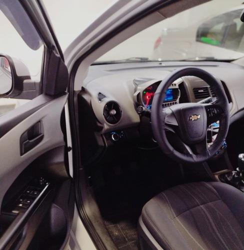Imagem 7 de 12 de Chevrolet Sonic Hb Lt 1.6 16v 2014 Completo