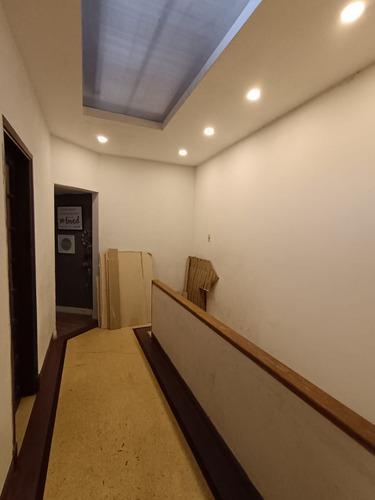 Casa Planta Alta ,con Excelente Ubicación A Metros De Av. Gral. Gonzalo Ramírez Y Muy Próxima A La Rambla. 3 Dormitorios