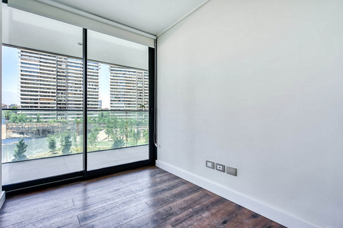 Imagen 10 de 26 de Edificio Av. Manquehue Nte. (1 Est. 1 Bod.)- Vista Sur Pis