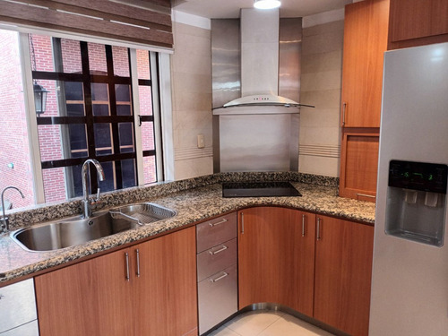Vendo Townhouse En Campo Alegre, Valencia