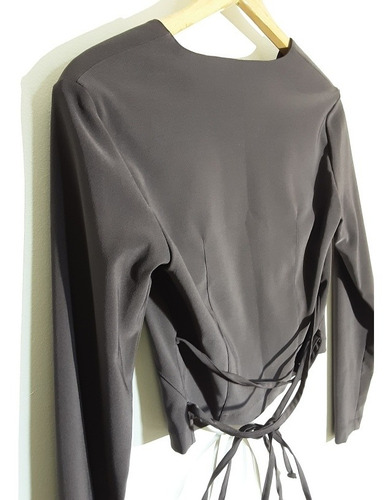 Imagen 6 de 10 de Blusa Italiana Corta De Diseño