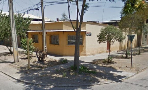 Se Vende Casa Esquina En San Joaquín. 