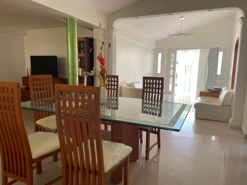 Imagen 14 de 21 de Remax Infinity Ven De Casa En Calle Cerrada. El Parral 139363 Frances Mijares 04144990396