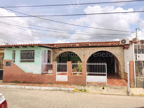 Kl Vende Amplia Y Confortable Casa En La Urb. Valle Hondo Cabudare #24-16847
