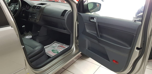Vw Polo Sedan 1.6 Comfort Prata 2013 Flex