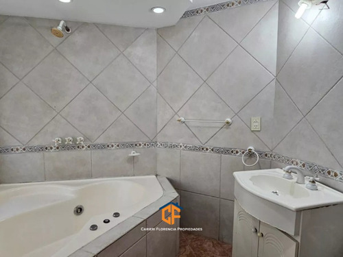Departamento 4 Ambientes Tipo Dúplex Con Cochera Incluida, En Venta Y Muy Buen Estado, Apto Crédito