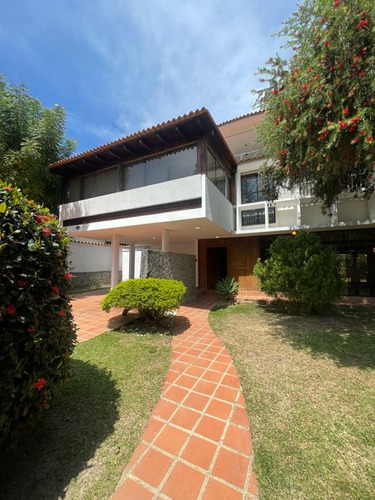 Se Vende/alquila Casa 465m2 Prados Del Este 9718 