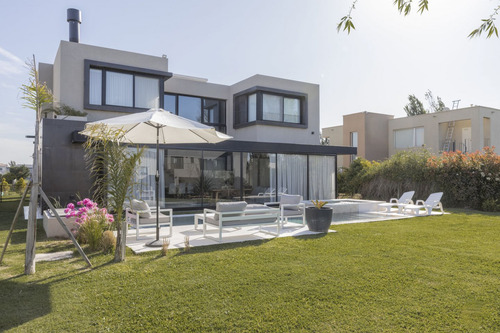 Casa En Venta En El Rebenque - Canning