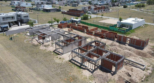 Casa A Estrenar En Complejo Cerrado Las Calas 505 E/ 139 Y 140